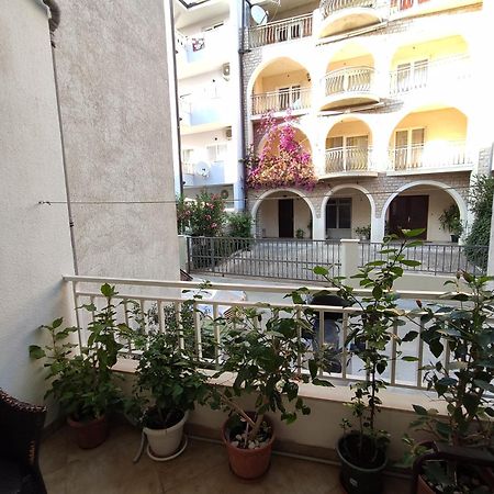 Apartments Jadranka Makarska Bagian luar foto